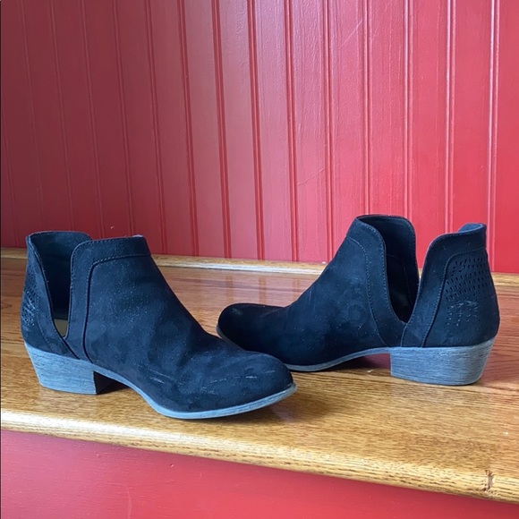 🖤JustFab Tyler cur-out booties🖤 - Picture 8 of 10